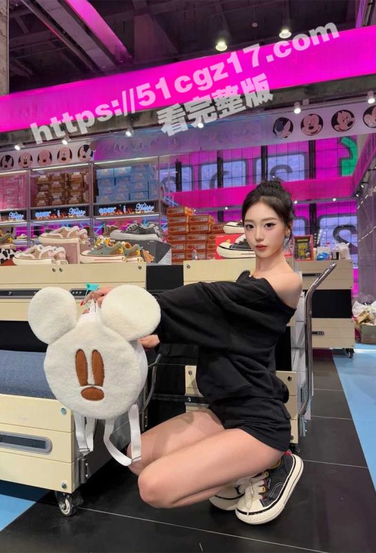 上海名校高材生 高颜值完美身材女神 被金主无套后入爆操嫩肛 成功开发三洞沦为专属肉便器-51吃瓜网