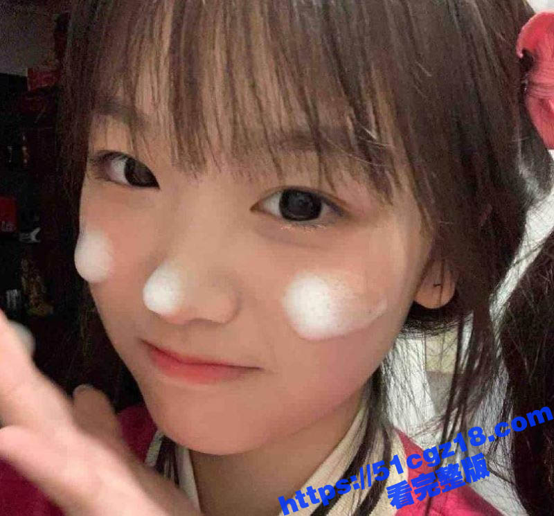 湖南株洲清纯学生妹 张双艺 不雅视频泄密 可爱的邻家少女居然在公交车上口交 反差感十足!-51吃瓜网