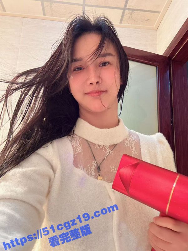 上海反差人妻 叶沐晓 背着老公出轨偷情 被炮友调教成极品母狗 经常与好兄弟分享多人群P-51吃瓜网