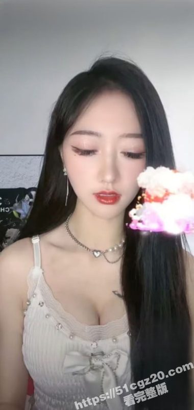 抖音反差婊网红 蜜桃妹 跟金主视频裸聊遭曝光 呻吟发骚脱衣诱惑 脸穴同框掰逼自慰！-51吃瓜网