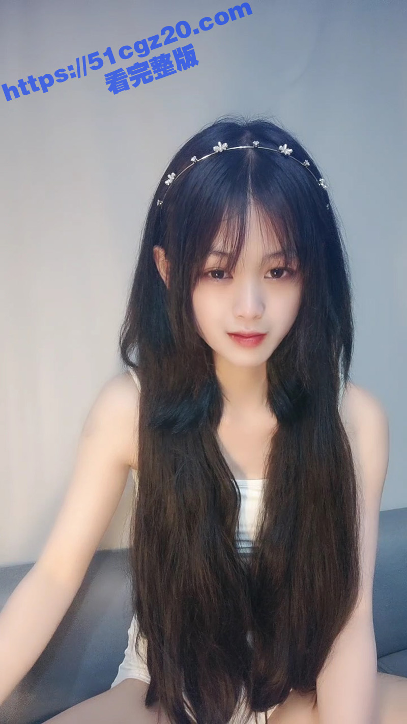 清纯乖巧小萝莉深夜直播 较小身躯上演大尺度自慰表演 坐在假鸡巴上大力抽插 - 51吃瓜网-51吃瓜网