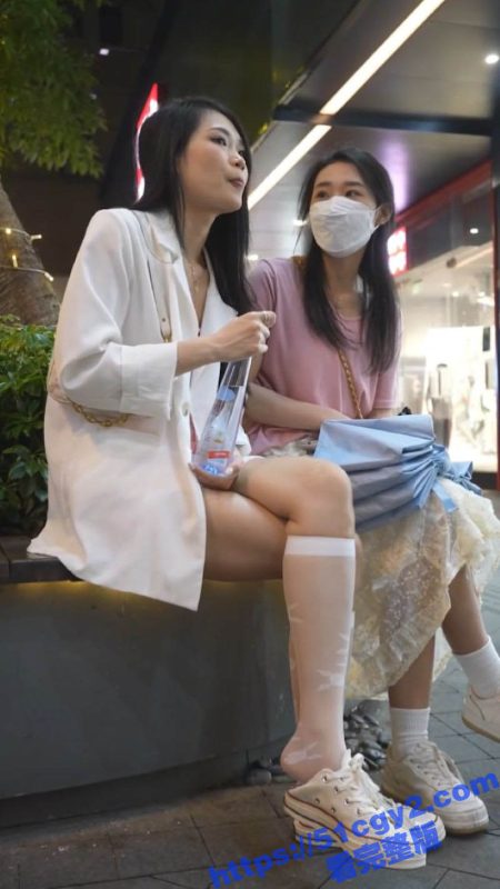 KFC最新抄底偷拍 修长美腿底裤勒鲍 各类型小仙女裙下风光看个够！-51吃瓜网