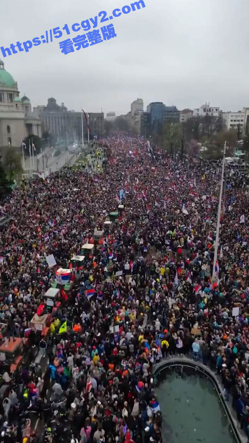 塞尔维亚爆发百万人大游行！反对独裁者武契奇 的抗议活动 其规模堪称史上最大！ - 51吃瓜网-51吃瓜网
