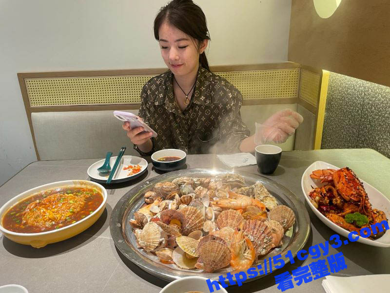 河南新乡母狗 薛月 性爱视频被曝光 颜射口爆反差极强 嫩鲍被打桩后入 淫叫不止！ - 51吃瓜网-51吃瓜网