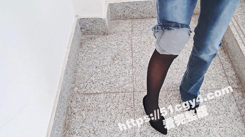 51原创大神 绿母少年阿宾 继父走了就发骚 浪妈开档牛仔裤配库里丝 电梯发骚全裸惹人欲火！-51吃瓜网