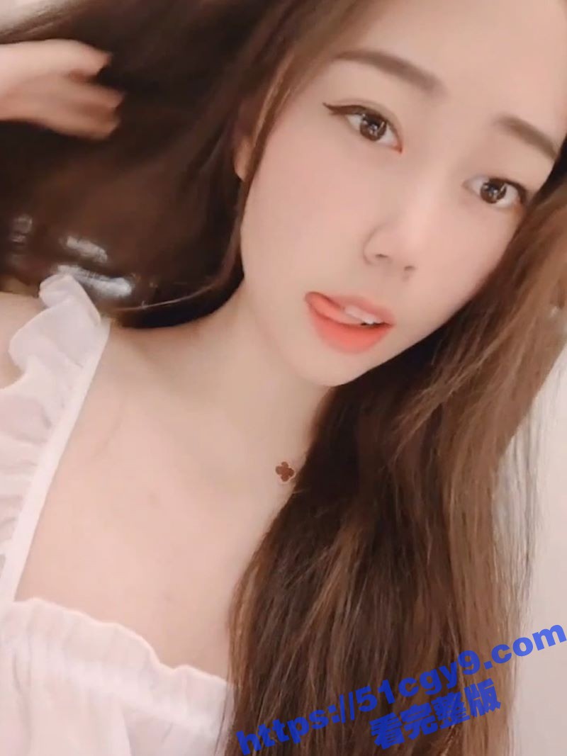 高颜值极品女大学生裸聊视频流出 粉嫩大奶水晶棒乳交 肛塞玩弄白虎骚穴和菊花！ - 51吃瓜网-51吃瓜网