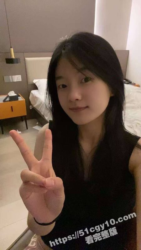 北京外国语大学反差婊 刘薇 宿舍跟男友裸聊自慰 激情做爱视频分手后被渣男曝光！-51吃瓜网