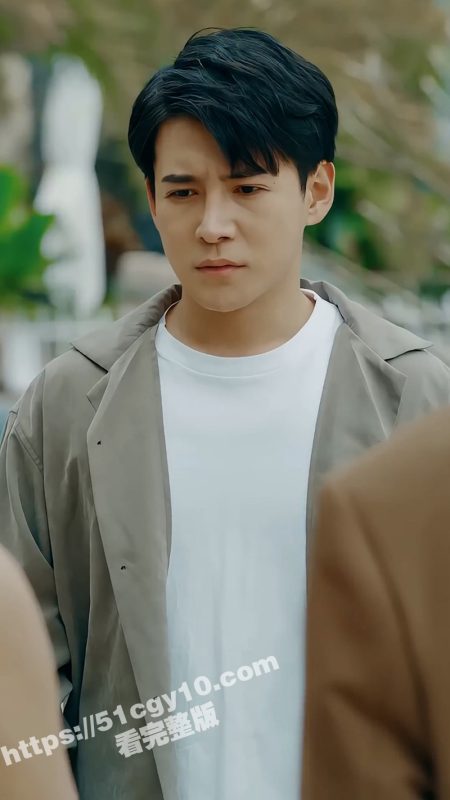 每日短剧《煮夫战神》失忆战神被富婆包养当了家庭煮夫被嘲是软饭赘婿 八年后荣耀回归护妻狂魔正式上线！-51吃瓜网