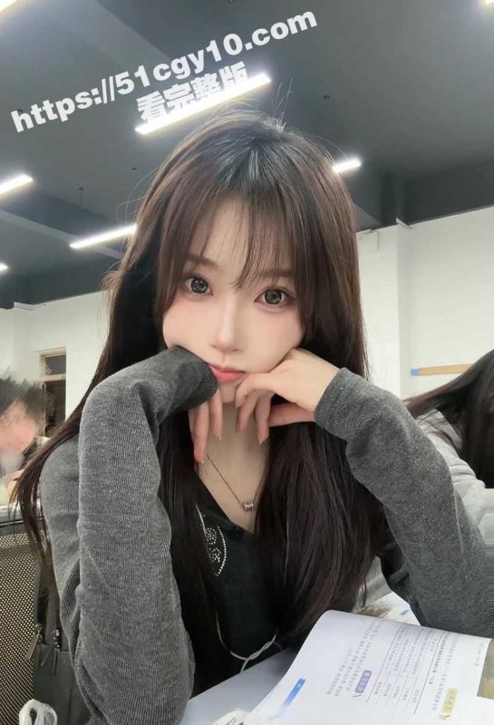 广西科技大学高颜值学生妹 陈曦 与猥琐男友性爱视频曝光 大屌插入多汁蜜穴高清特写 舔穴后入被干的淫叫连连！-51吃瓜网