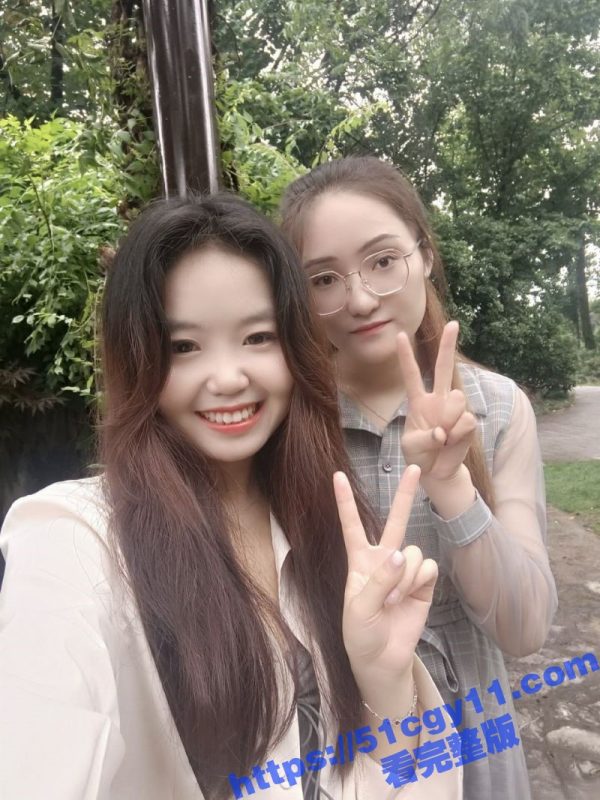 甘肃反差眼镜婊 于雪 裸贷视频曝光 如同母狗跪地爬行 全裸自慰展示风骚本性！-51吃瓜网