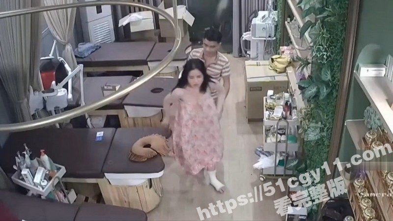 大奶老板娘偷情精壮小伙 被掰开双腿强行舔逼 无套强上打桩 淫叫连连！-51吃瓜网