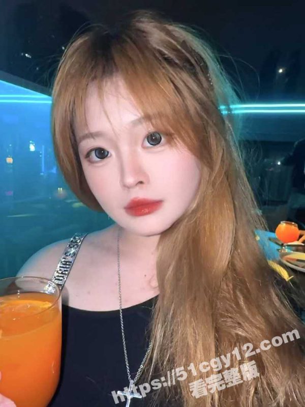 上海极品反差大学生 王佳翼 学校宿舍被主人各种调教 怕舍友听到不敢大声呻吟 小母狗差点憋出内伤！-51吃瓜网