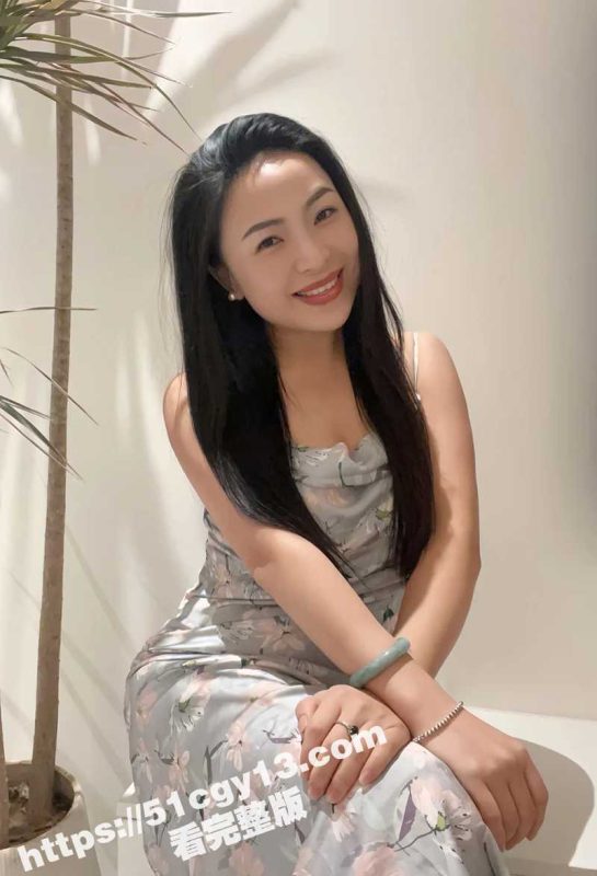 19岁畜生儿子爆奸亲妈 黑丝熟妇边接老公电话边被儿子猛插 双重刺激竟让小穴潮喷不止！-51吃瓜网