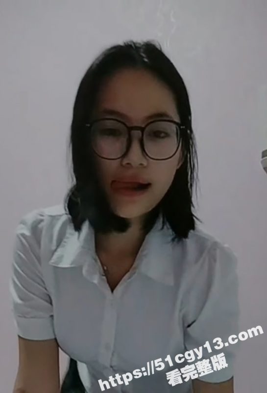 广东艺院 李玉婷 与男友裸聊被录拍曝光 满嘴骚话疯狂自慰 秒变发情小淫猫！-51吃瓜网