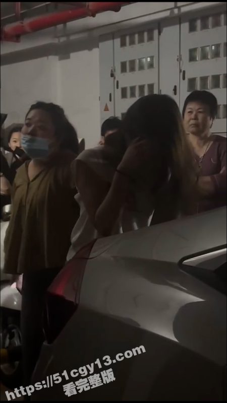 汕头捉奸瓜！正室路边发现老公和年轻小三激情车震 当场破防库库抽大嘴巴子 薅着头发游街示众！太解气了！-51吃瓜网