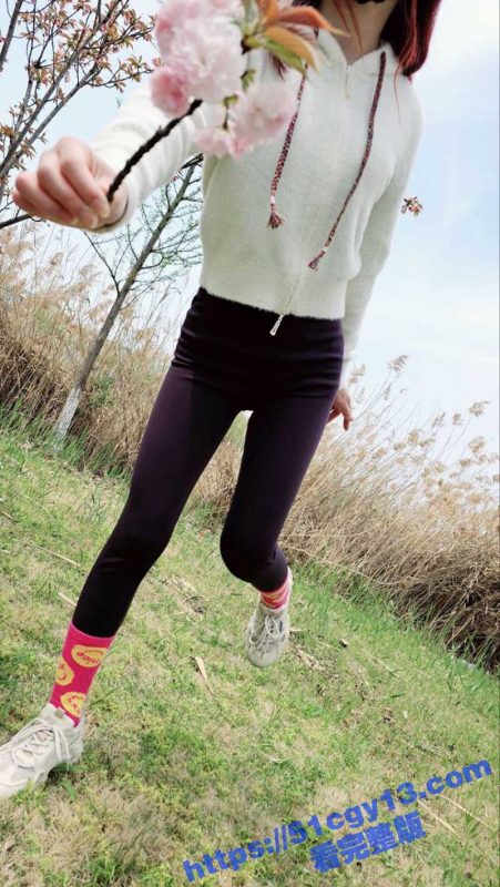 51原创狂情哥哥 公园跑步妹妹瑜伽裤性感翘臀激情诱惑 小树林里后入爆操 精液喷满骚穴-51吃瓜网