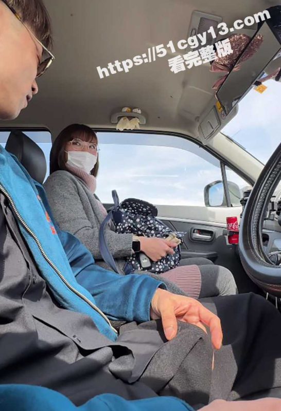 日本真实援交偷拍！眼镜樱花妹第一次玩车震 就主动骑在大叔身上摆臀榨精 这是日本美女与生俱来的天赋吗？-51吃瓜网