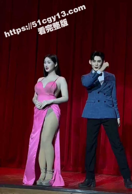 泰国最火的擦边脱口秀 金东尼歌舞团人妖 用骚咪咪勾引观众 竟被团长龙爪手戳破大奶!-51吃瓜网