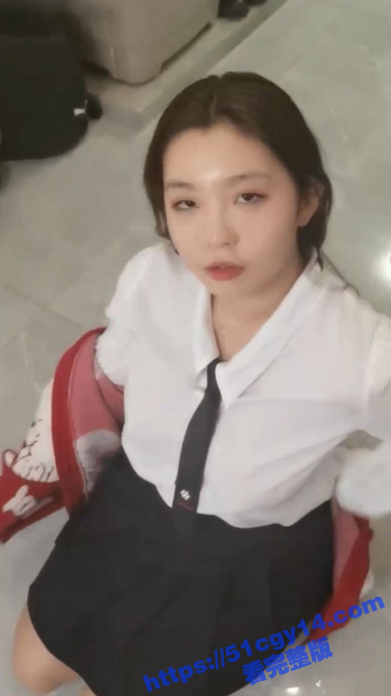 巨乳微胖学生妹 被几位壮汉轮流调教 舔脚撒尿轮奸相当劲爆 彻底沦为性奴母狗！ - 51吃瓜网-51吃瓜网