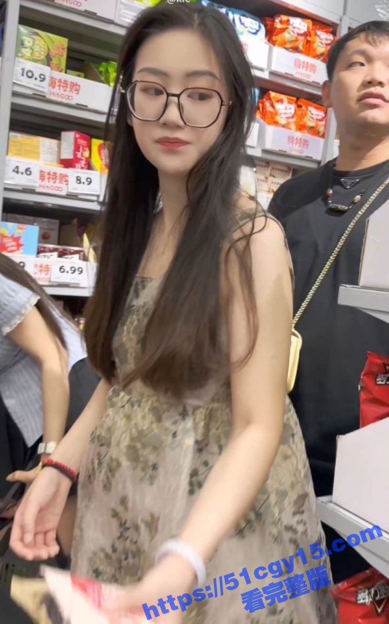 KFC最新抄底偷拍大曝光 极品嫩妹短裙丝袜全收录 各式内裤裙底风光一览无余 刺激到飞起！ - 51吃瓜网-51吃瓜网