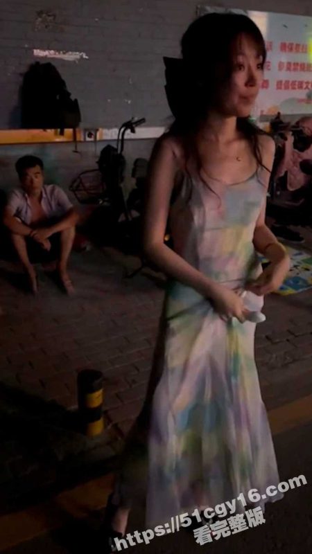 高颜值反差女神 彤彤乖 人前大胆露出公开自慰 跳蛋远程遥控到高潮 滴蜡封穴炸裂到爆！-51吃瓜网