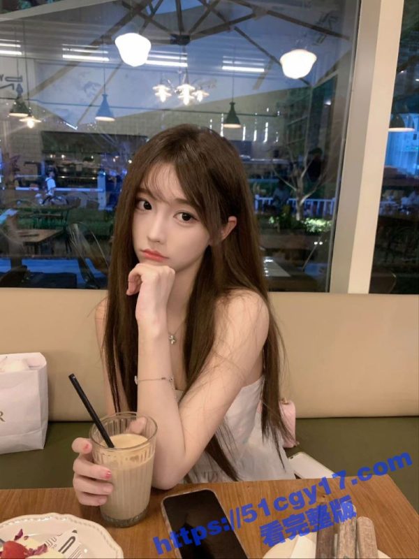 酒后约炮白虎嫩逼学生妹 排卵期摘掉套子无套狂射 三点粉嫩的小母狗被操的呻吟不断！-51吃瓜网