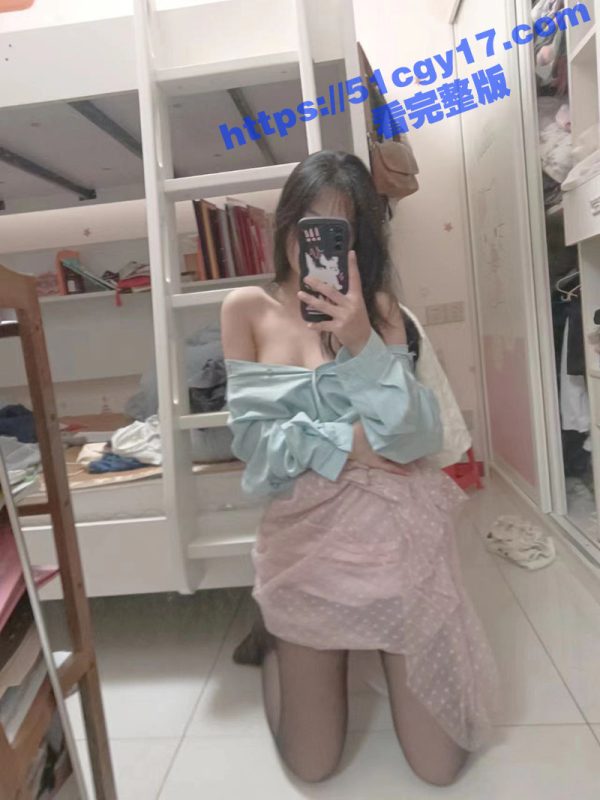 湖南衡阳 吴雅清 清纯学生妹露奶摸逼视频被主人曝光 极品小母狗粉乳嫩穴无比诱人！-51吃瓜网