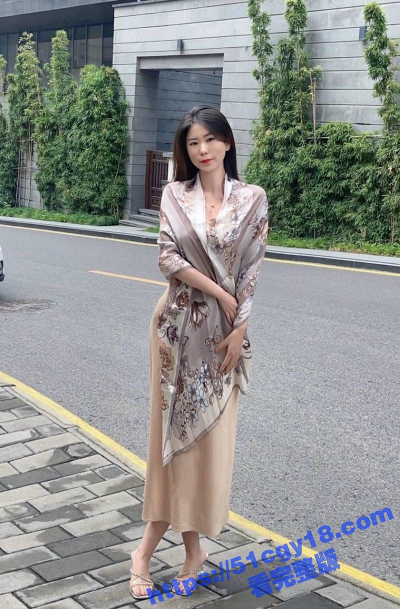 高校女校长勾引学生 私拍小视频被家长群曝光 被学生当母狗狠狠乱操 反差感直接拉满！ - 51吃瓜网-51吃瓜网