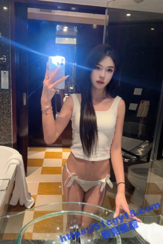 高颜值明星脸男娘 TS童童 私密视频流出 肤白貌美身材火辣 裙下竟藏着一根硬鸡巴 直接震碎三观！-51吃瓜网