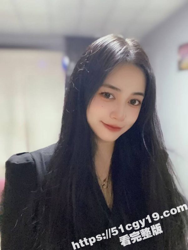 重庆财经学院反差母狗 夏兹热丽 刚破处就被拍下口爆颜射 干完还舔精自拍 真是骚极了！-51吃瓜网
