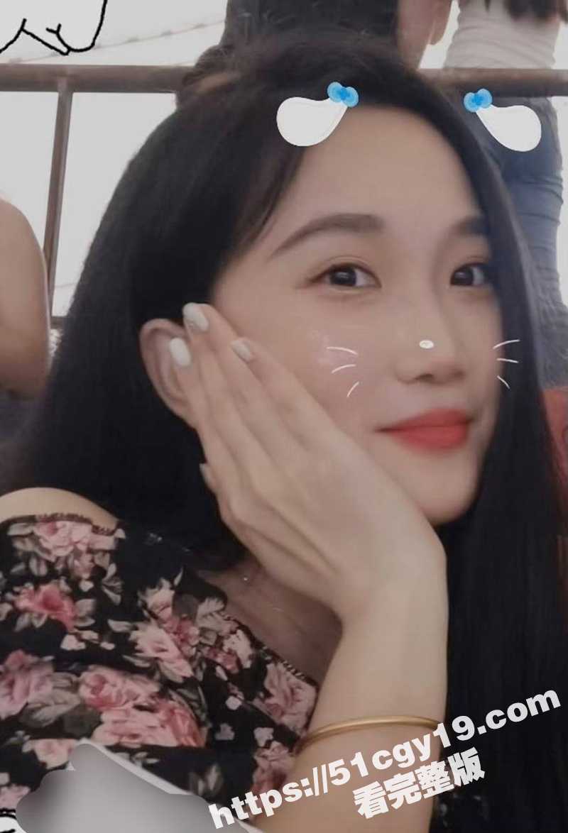 00后女大学生 钟嘉怡 不光颜值高身材还十分辣 与金主做爱时还拿着按摩棒刺激阴蒂 十足的反差母狗！ - 51吃瓜网-51吃瓜网