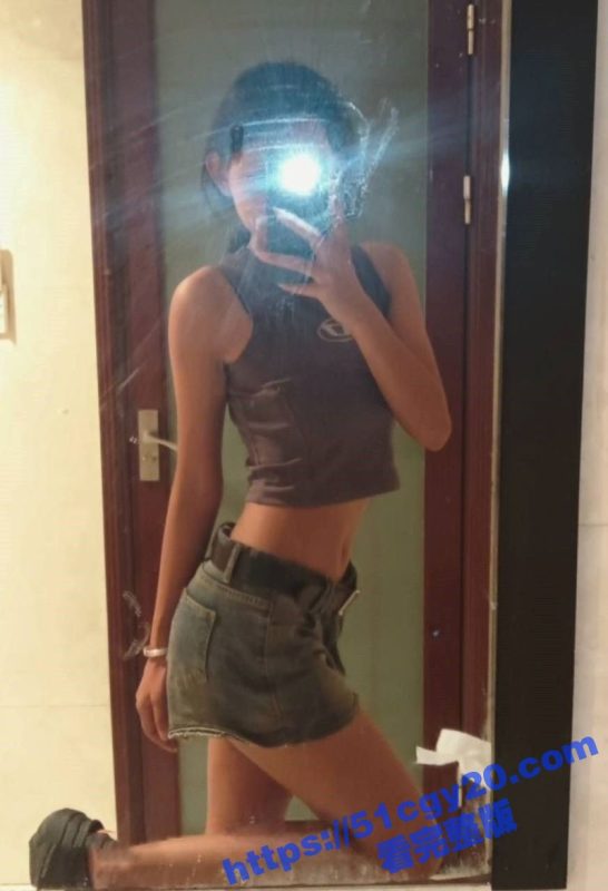 贵州女大学生 与男友性爱视频流出 酒店被捆绑双手调教 撕破丝袜后入猛操 粉嫩小穴喷水如泉淫水四溅！-51吃瓜网