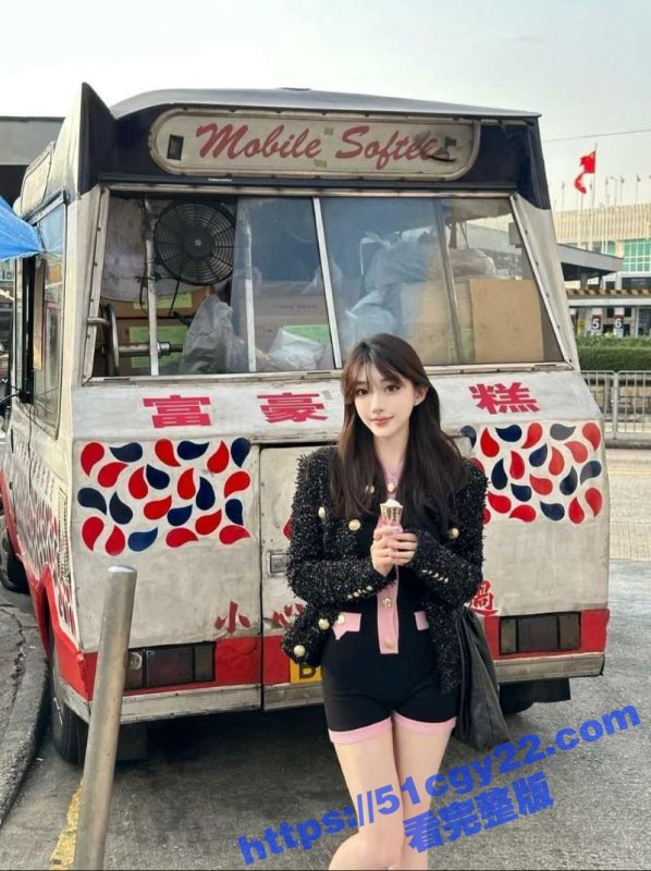 抖音网红 星戈 黑料曝光昔日裸模淫照泄密 全裸写真摆出各种挑逗姿势 画面香艳到脸红！-51吃瓜网