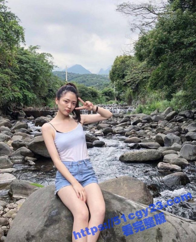 偷拍大神冒死捕捉 高颜值女大学生洗澡瞬间 肤白如雪娇嫩似水 嫩乳挺拔如松！-51吃瓜网