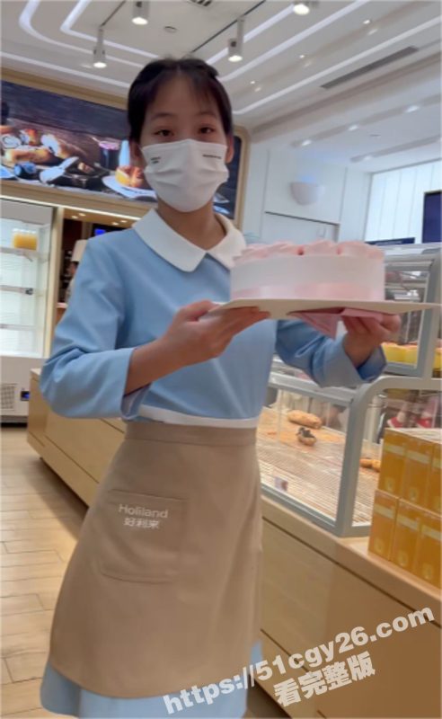 大神好利来抄底偷拍合集 多位美女员工惨遭毒手 个个貌美气质佳 甚至还有人穿开裆丝袜！-51吃瓜网