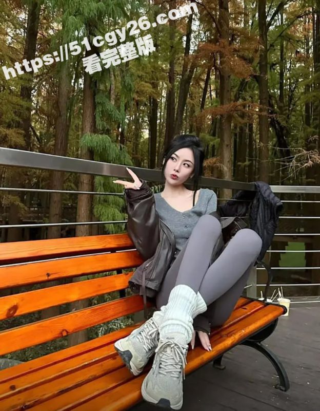 杭州美甲店老板娘 柳曼婷 穿瑜伽裤跑步被金主操控跳蛋调教 越跑下面淫水越泛滥 最后扶墙抽搐！-51吃瓜网
