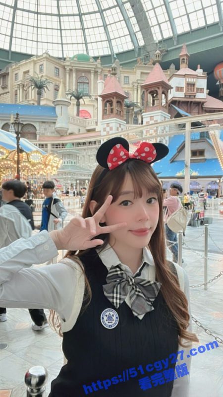 台湾高颜值女大学生 roselle777 大尺揉胸私拍流出 软嫩美乳被各种揉捏 扭动腰肢蜜臀 令人心跳加速！-51吃瓜网