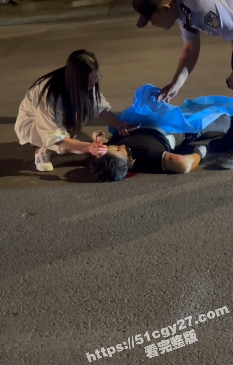 河北辛集再现惨烈车祸 醉汉躺马路上 被醉驾无证男子当场撞死 现场多视角视频曝光！ - 51吃瓜网-51吃瓜网