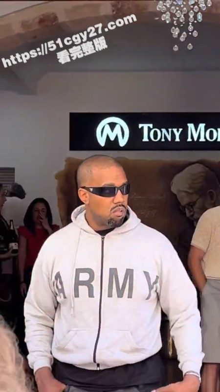 侃爷携爱妻比安卡再发福利 镂空上衣露腚裙 炸翻西班牙马略卡岛 这次依旧没把大家当外人！-51吃瓜网