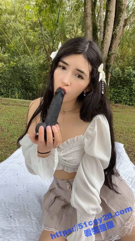 20岁亚裔博主 Catsara 大尺度自慰福利 娇嫩肌肤吹弹可破 户外道具激情自慰 画面无比香艳！-51吃瓜网