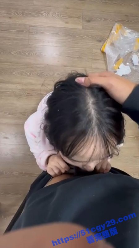 推特绿帽博主 情侣日记 调教洛丽塔女友 深喉足交榨精 3P轮番爆操 画面淫乱不堪！-51吃瓜网