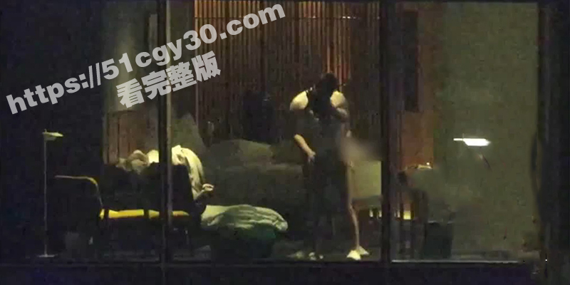 五星级酒店偷拍情侣做爱 长腿美女被按在窗前大力抽插 男友手机记录性爱视频 怎知对面楼瓜友也在记录！-51吃瓜网