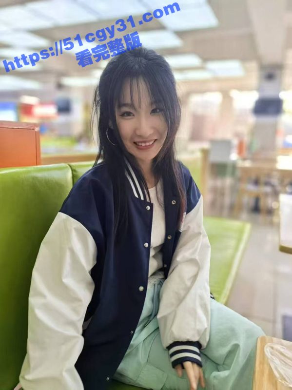 吉林建筑大学材料学院 情侣食堂上演辣眼戏码 女友大胆帮男友导管 被网友们扒出正面真容！-51吃瓜网