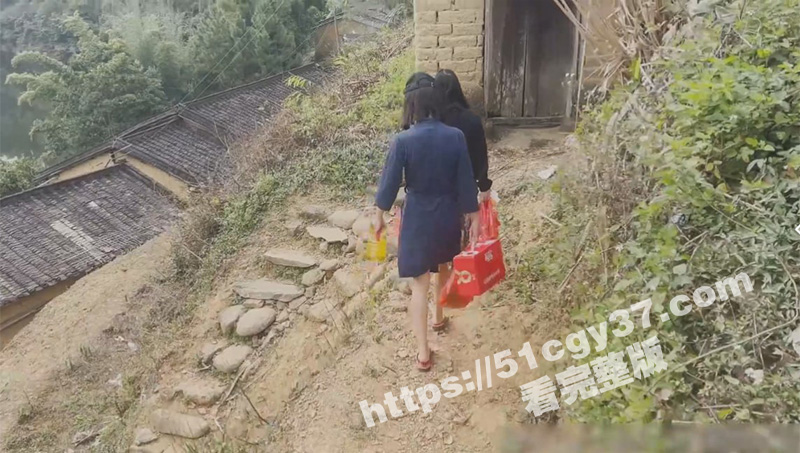 露出界天花板 CikaiMoon携闺蜜下乡露出送温暖 真空做饭勾引大爷 可惜啊大爷好像不太行！-51吃瓜网