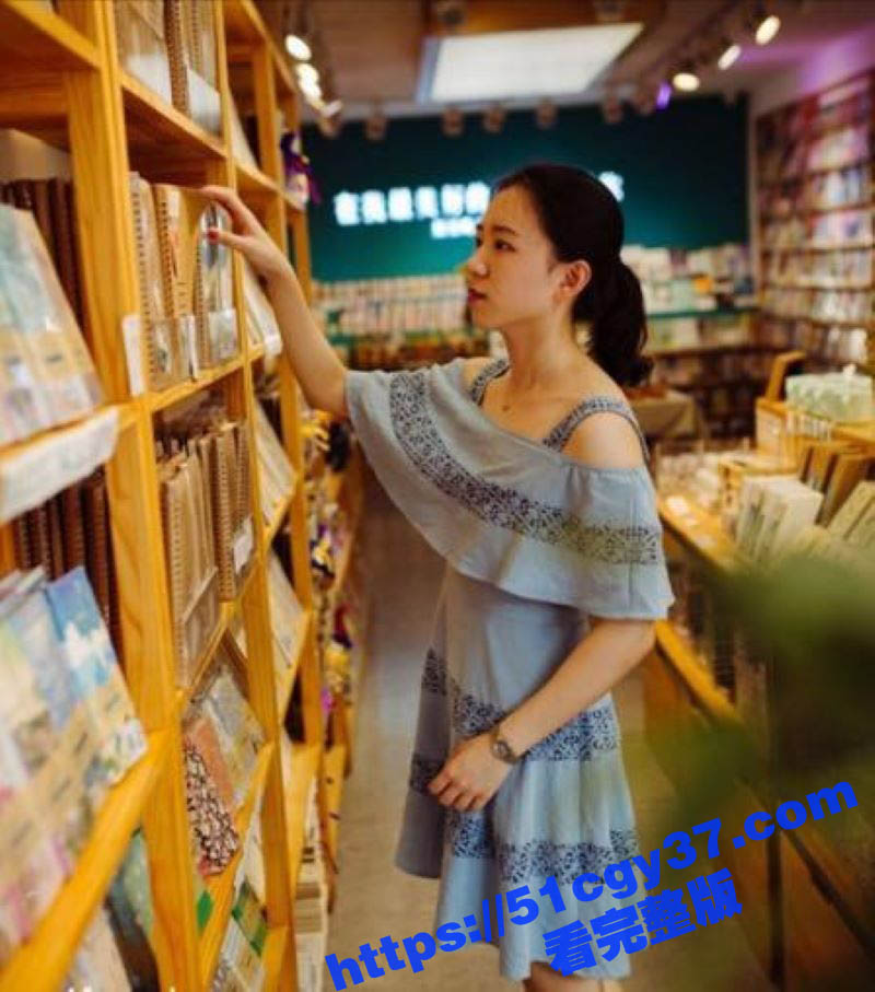 极品反差轻熟女 一边玩游戏一边被操 不敢大声呻吟怕被队友听见 表情骚劲十足！ - 51吃瓜网-51吃瓜网