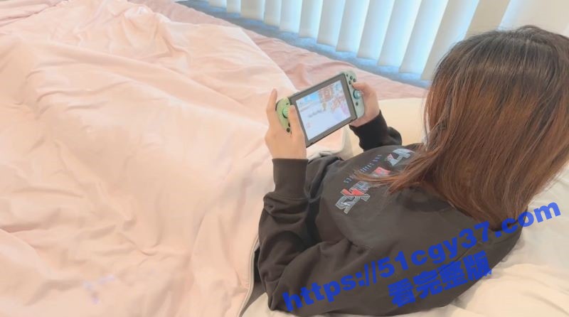 极品00后女友玩游戏被偷袭 白虎嫩逼被操的白浆四溢淫水狂涌 快枪手男友秒射肥穴! - 51吃瓜网-51吃瓜网