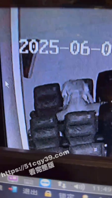 电影院小情侣激情上演活春宫 做爱视频被工作人员曝光全网 监控无处不在 还是年轻人胆大啊！-51吃瓜网