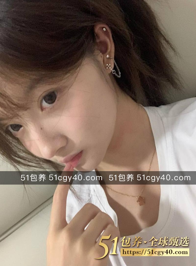 51包养 高端外围 | W2GY061801 贵阳处女 初中在校妹妹 听话懂事 大眼睛 可可爱爱 质量保真 假一罚十 - 51吃瓜网-51吃瓜网