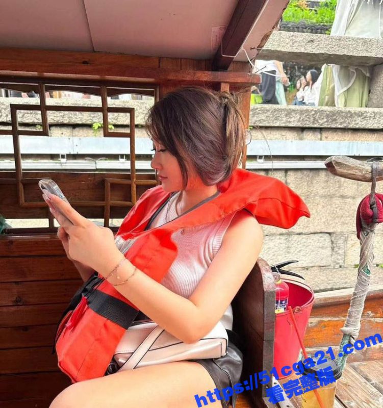 富二代fKabuto约炮上海23岁模特 微胖身材完美露脸 深喉吞吐大屌口技娴熟 反差十足！-51吃瓜网