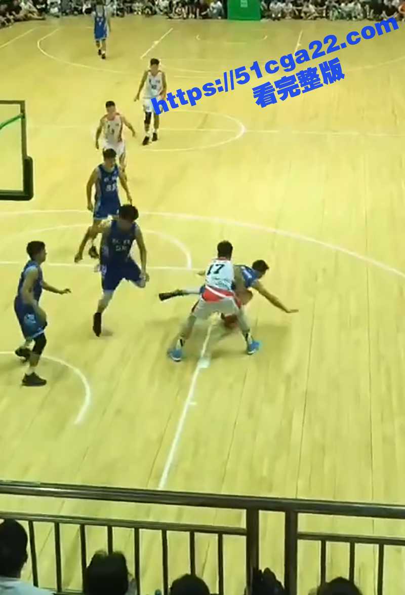 重庆 酉阳茶油杯 篮球决赛发生激励冲突！球员抢球干架秒变群殴 观众扔脸盆水瓶 现场混战视频流出！ - 51吃瓜网-51吃瓜网